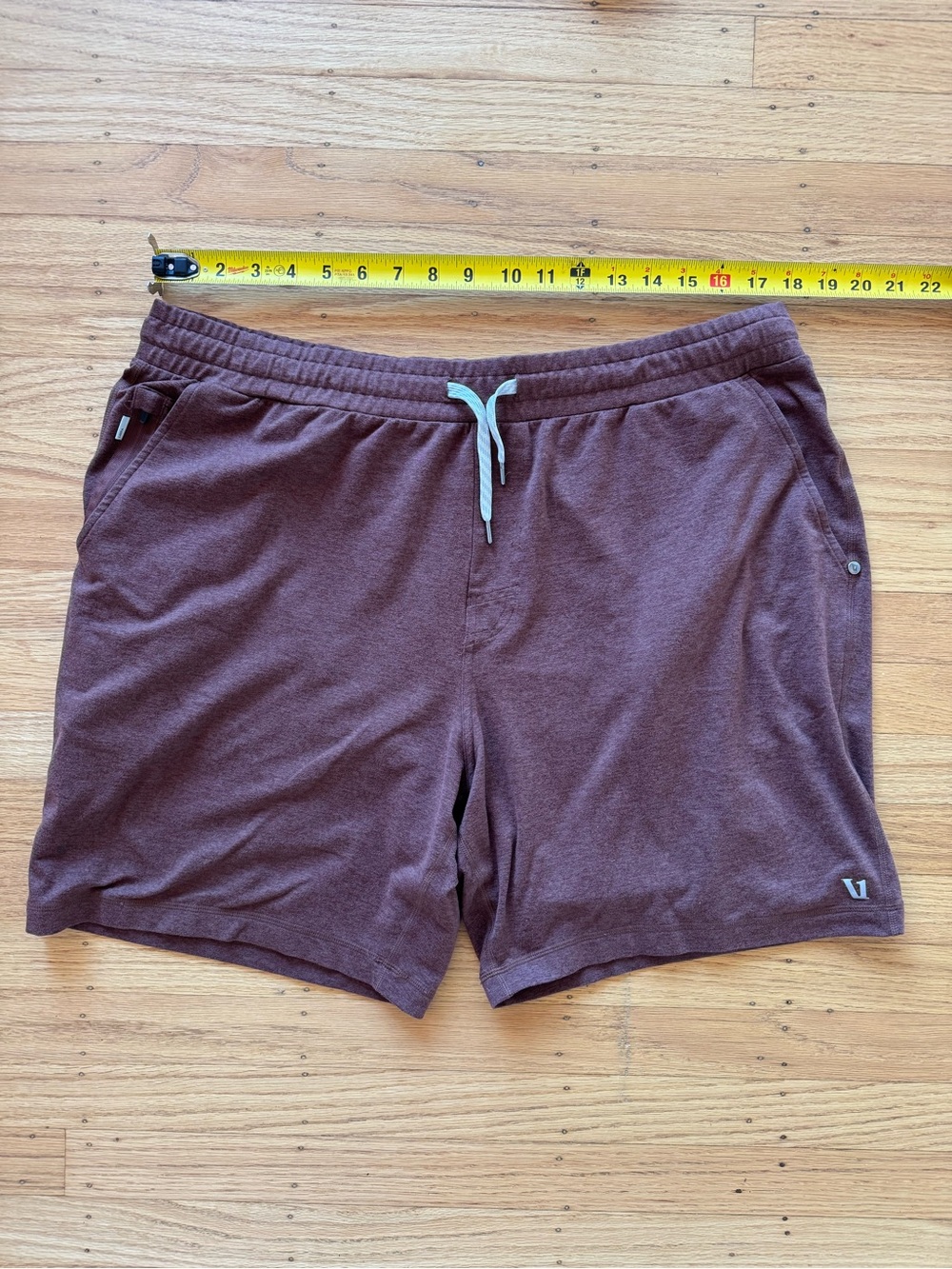 Vuori Ponto Performance Athletic Shorts Mens Large 7" Inseam Mahogany Lounge